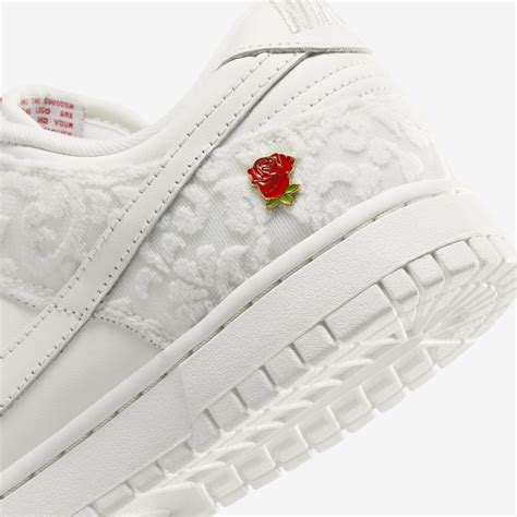 Nike low give her flowers